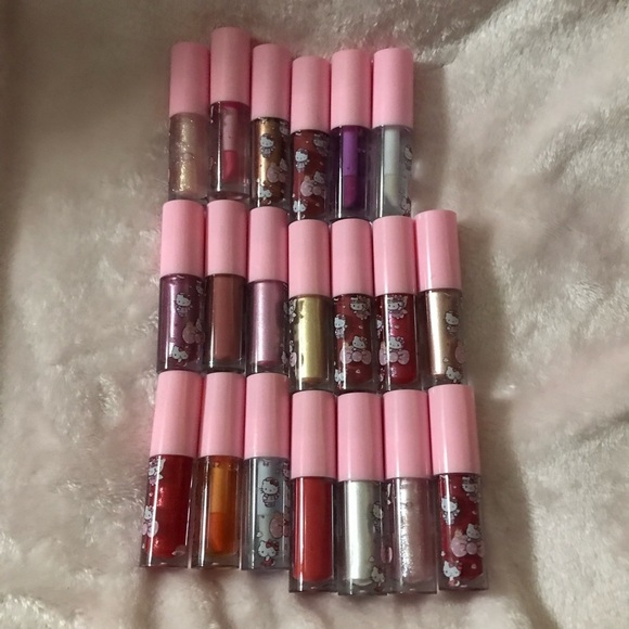 Hello Kitty Matte Shine Glitter 20 Piece LipGloss Pearl Pink Bag New - Picture 3 of 16